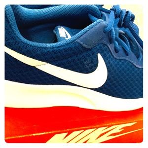 *BRAND NEW* NIKE TANJUAN MEN’S (SIZE 10)
